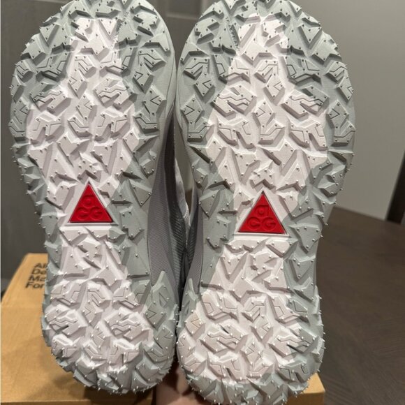 Nike ACG Gray and White Trail Sneakers - Picture 3 of 4